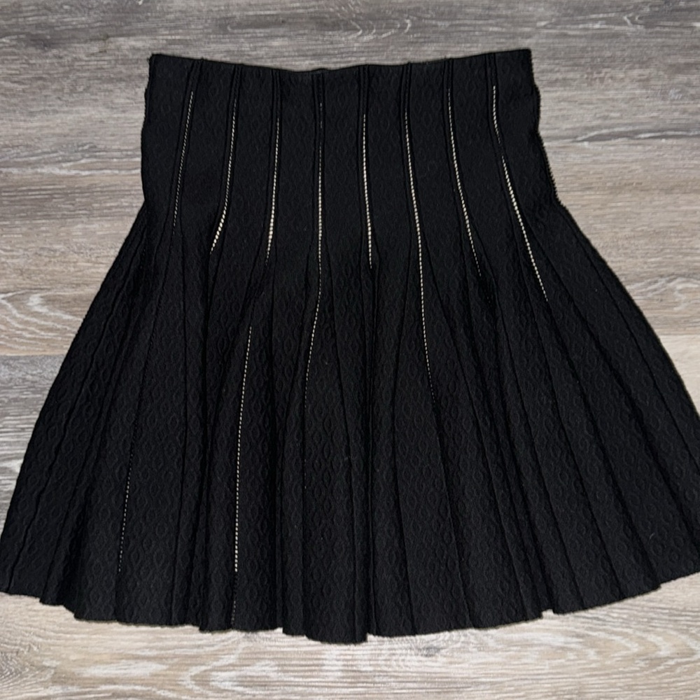 Saks Fifth Avenue Black & Cream Pleated Skirt - Size XS